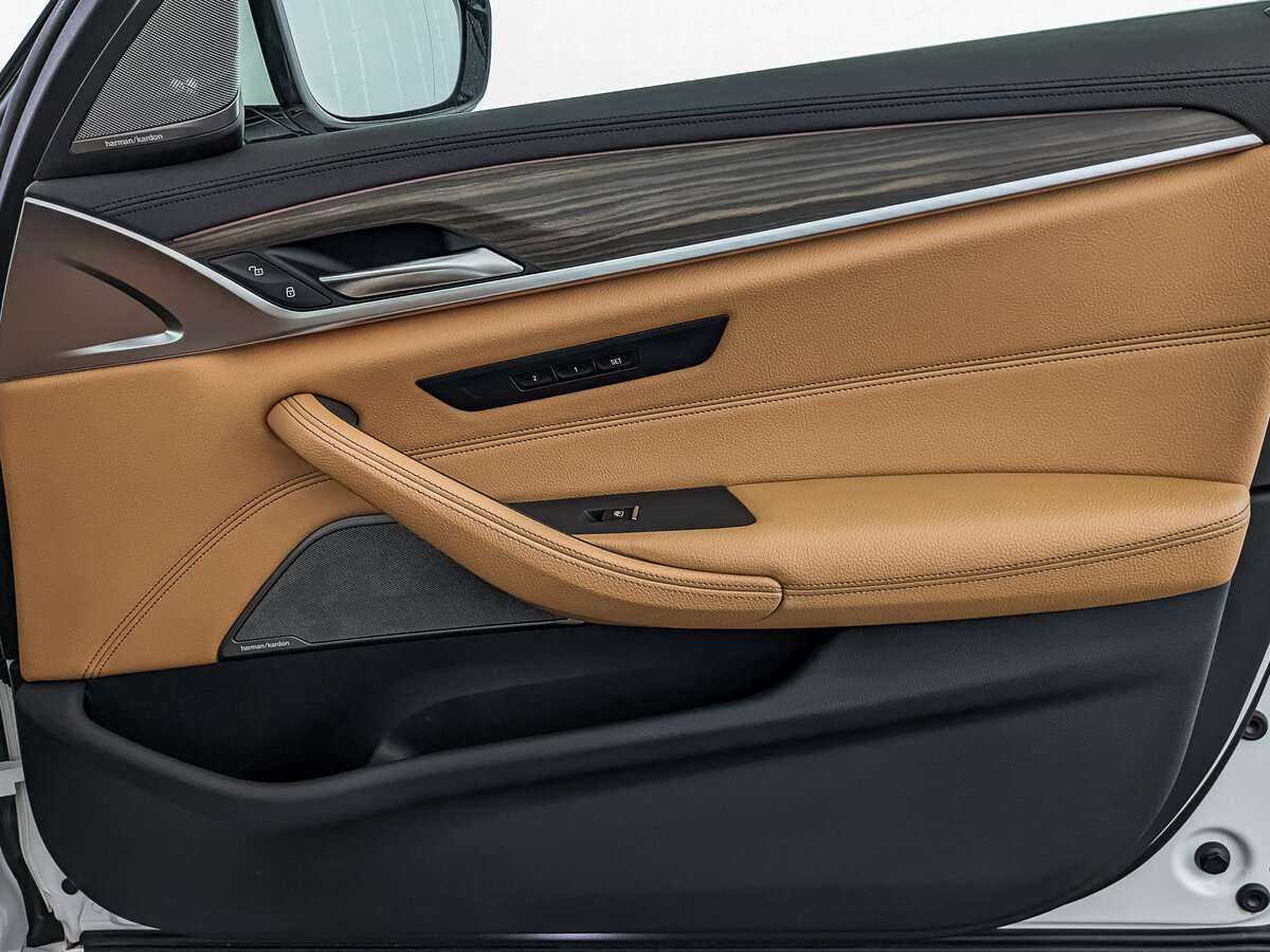 BMW 5 серии 530i xDrive, 2019 Фото №20