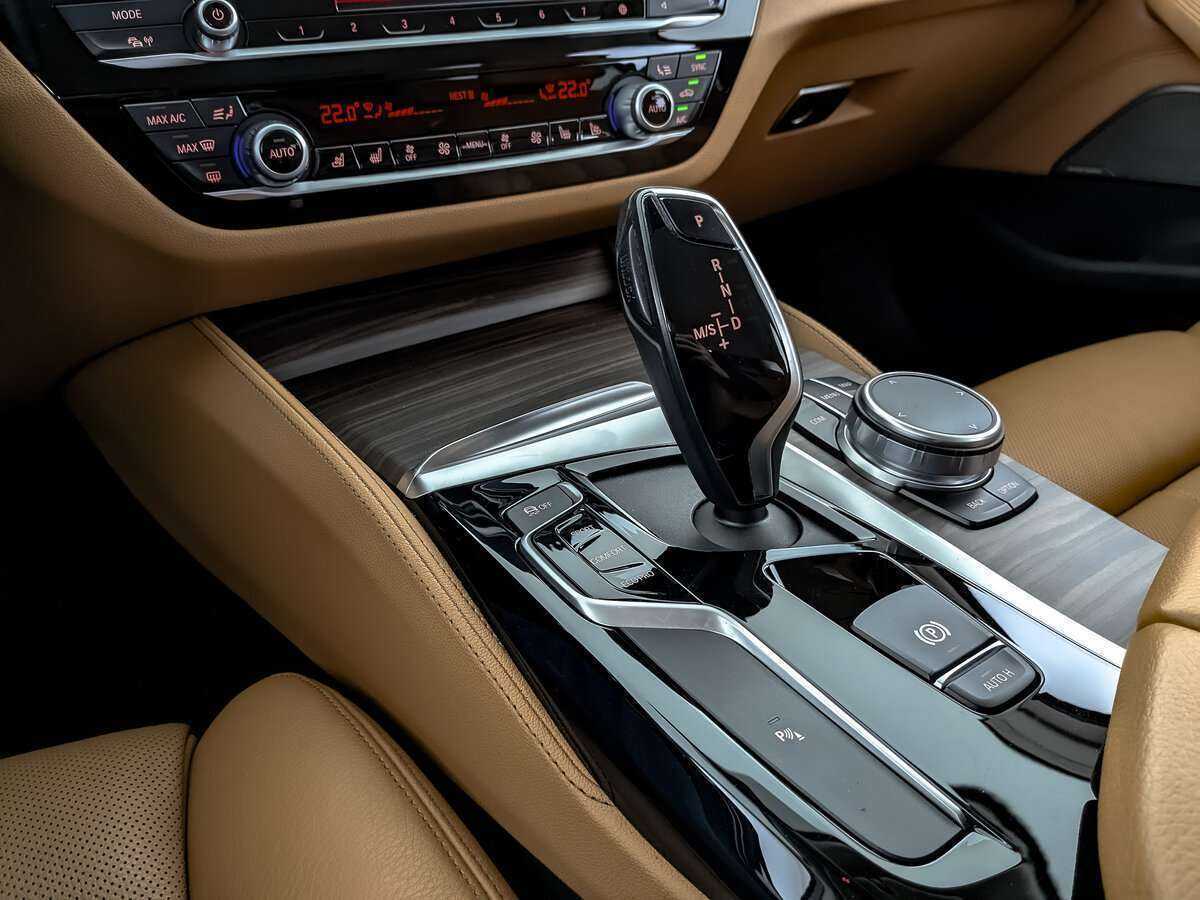 BMW 5 серии 530i xDrive, 2019 Фото №22