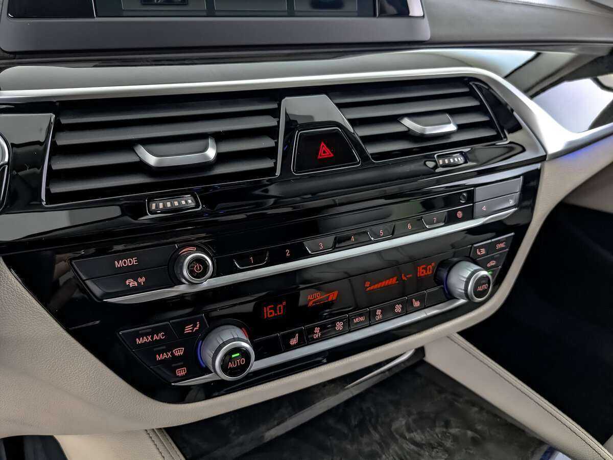 BMW 5 серии 520i, 2017 Фото №17