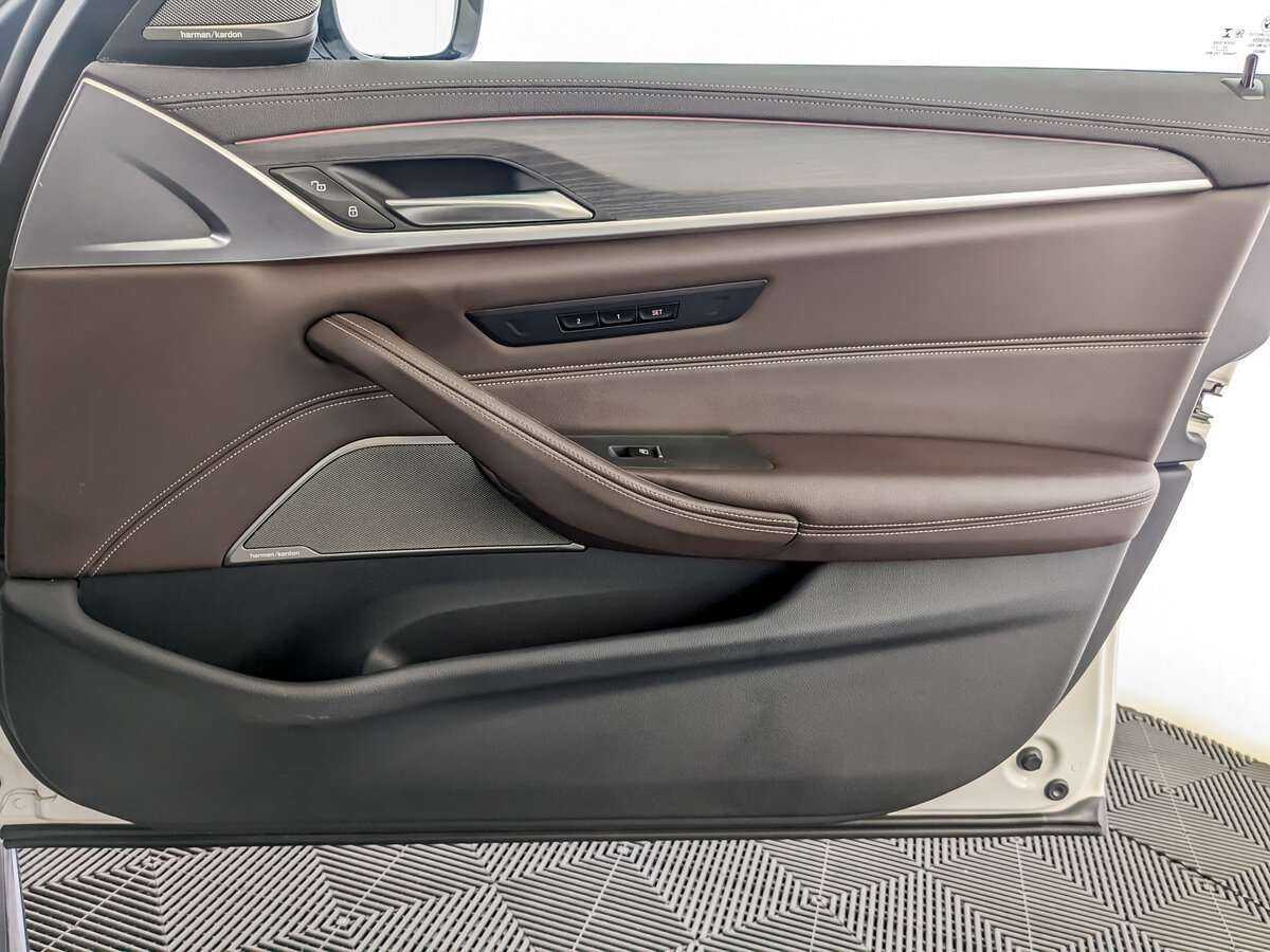 BMW 5 серии 530d xDrive, 2020 Фото №20