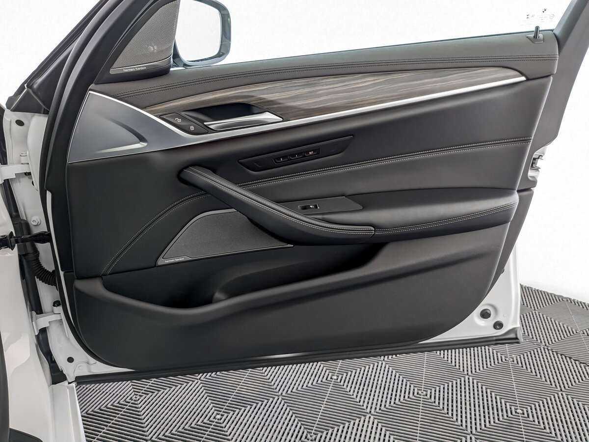 BMW 5 серии 530d xDrive, 2019 Фото №22