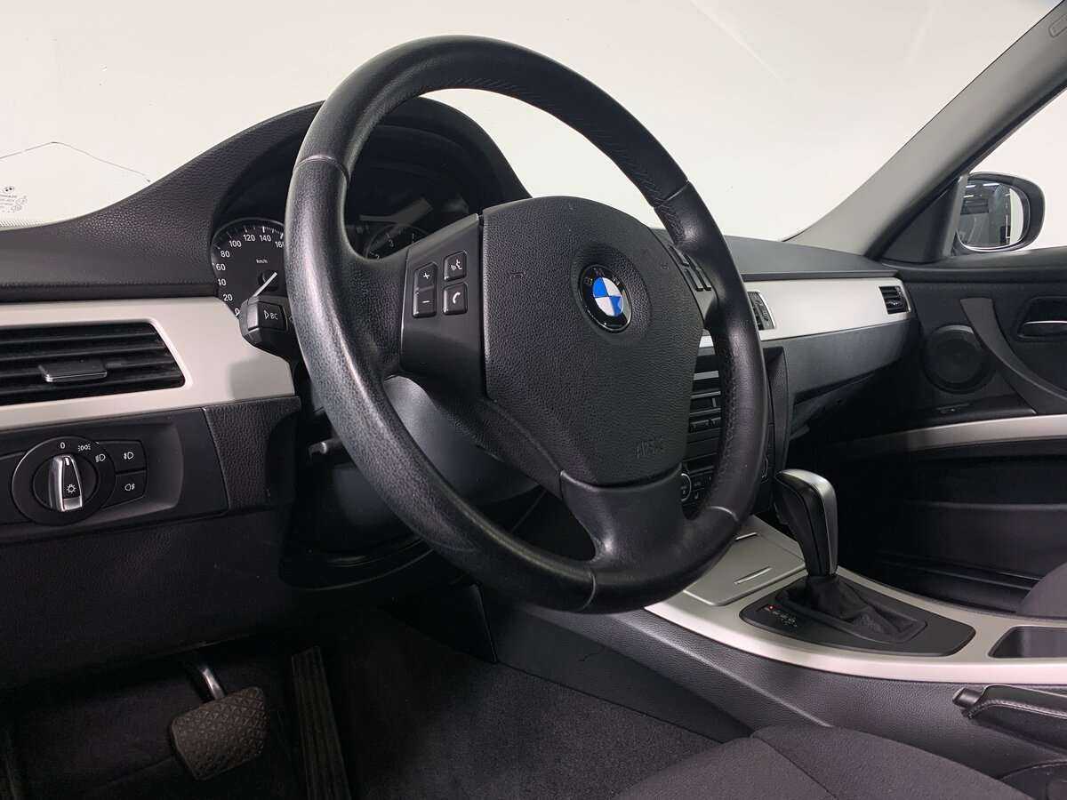 BMW 3 серии 318i, 2011 Фото №12