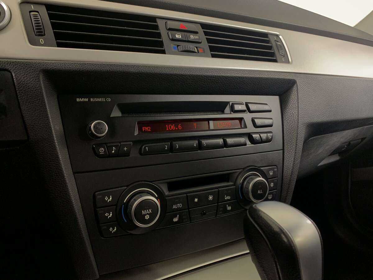 BMW 3 серии 318i, 2011 Фото №16