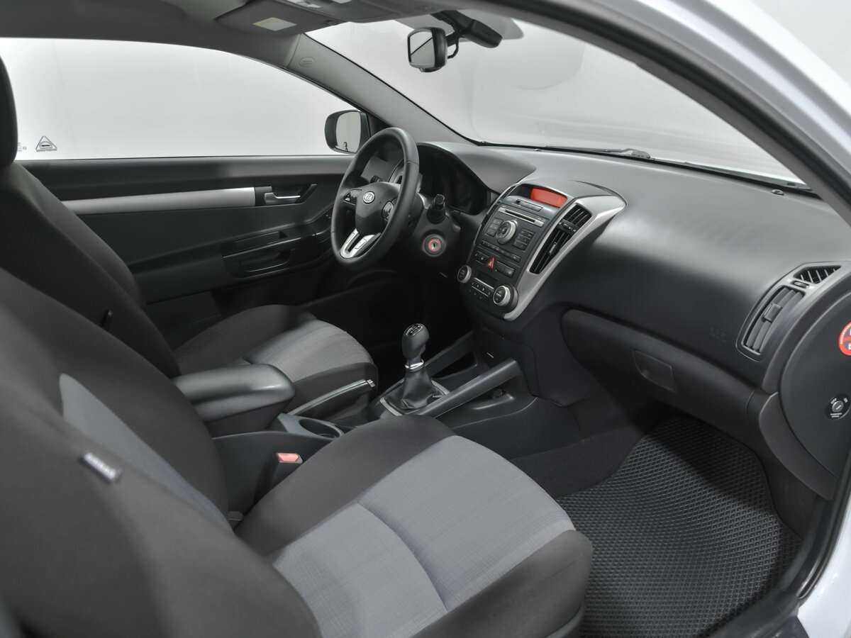 Kia Ceed, 2011 Фото №13