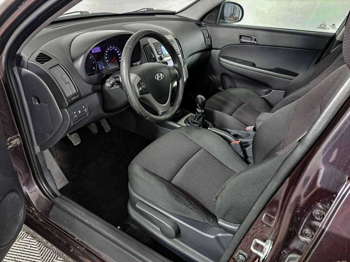Hyundai i30, 2010 Фото №16