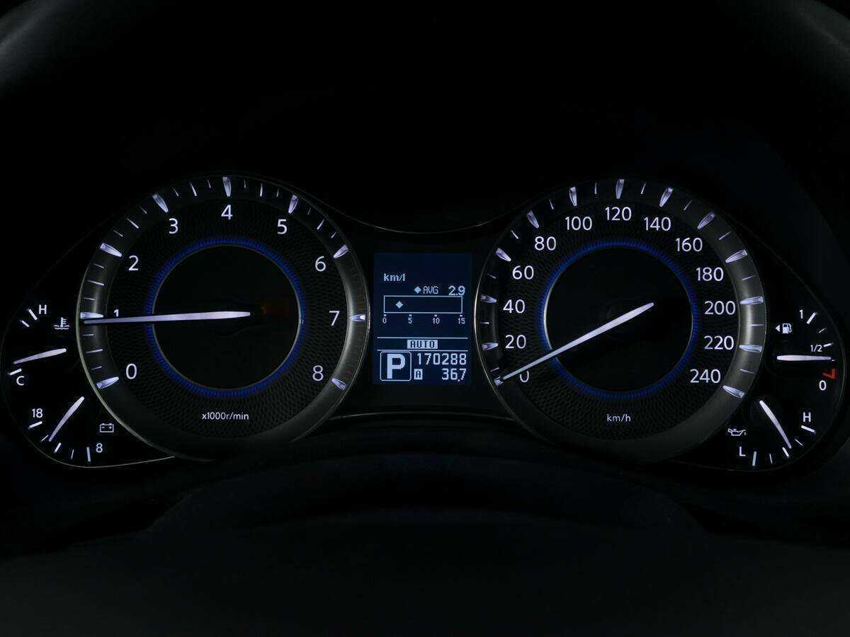 Infiniti QX56, 2011 Фото №14