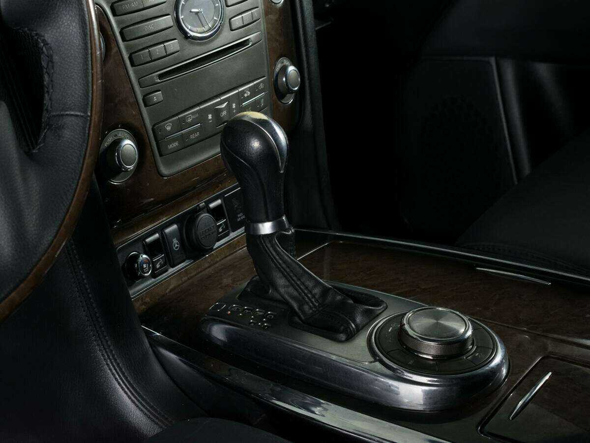 Infiniti QX56, 2011 Фото №19