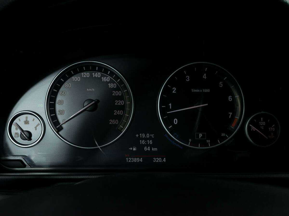 BMW 5 серии 523i, 2011 Фото №13