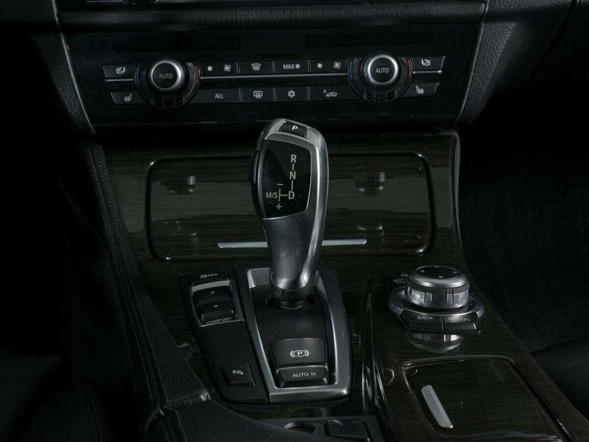 BMW 5 серии 523i, 2011 Фото №15