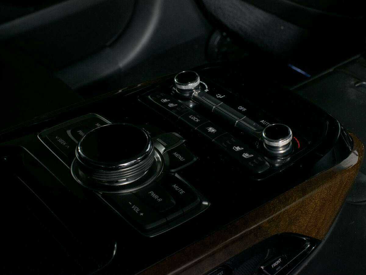 Genesis G90, 2017 Фото №17