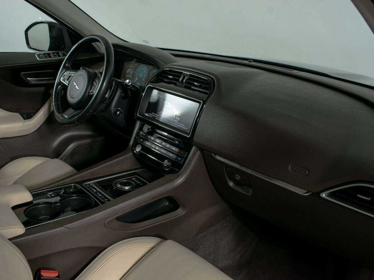 Jaguar F-Pace, 2016 Фото №10
