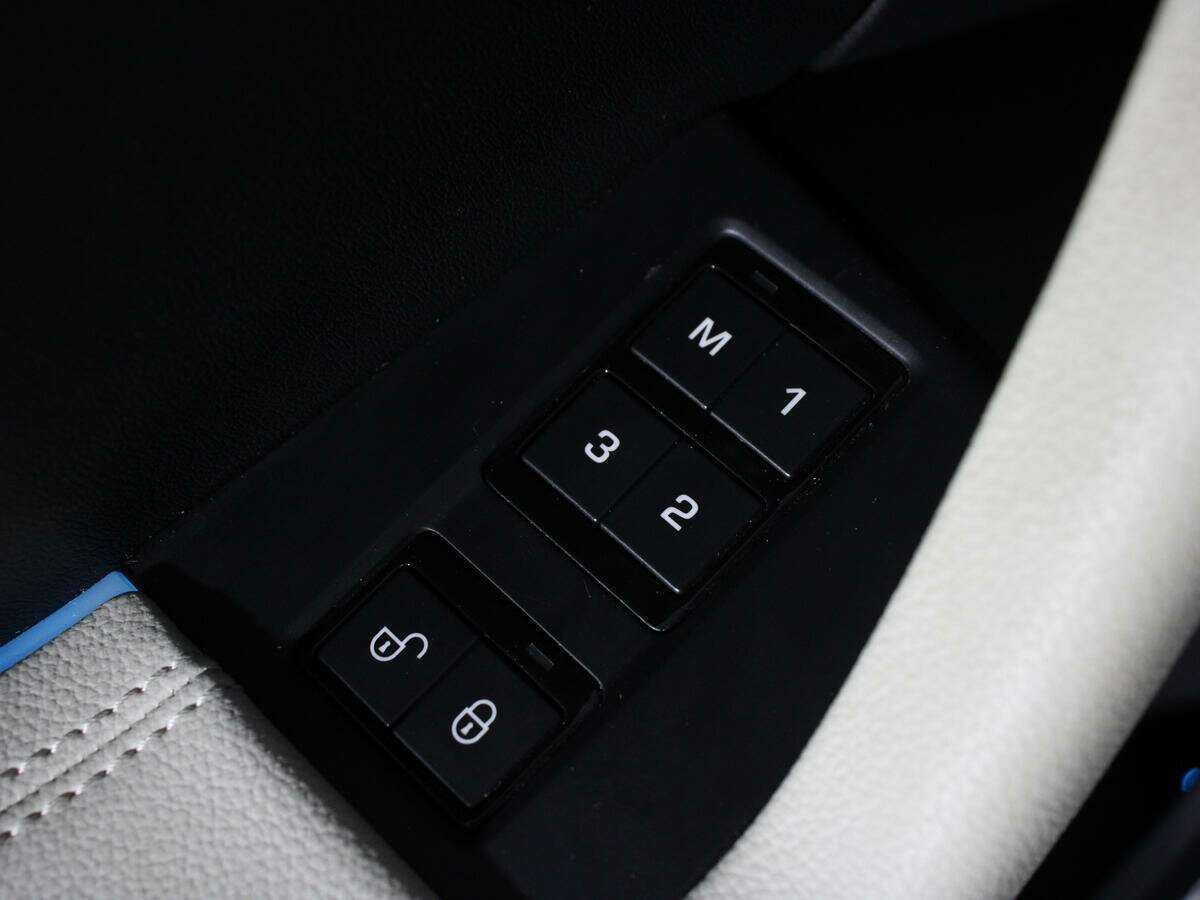 Jaguar F-Pace, 2017 Фото №17