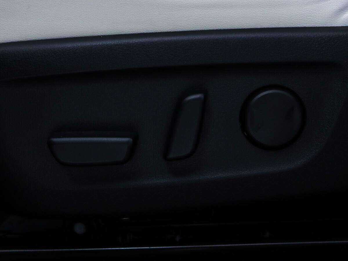 Mazda MX-30, 2020 Фото №17