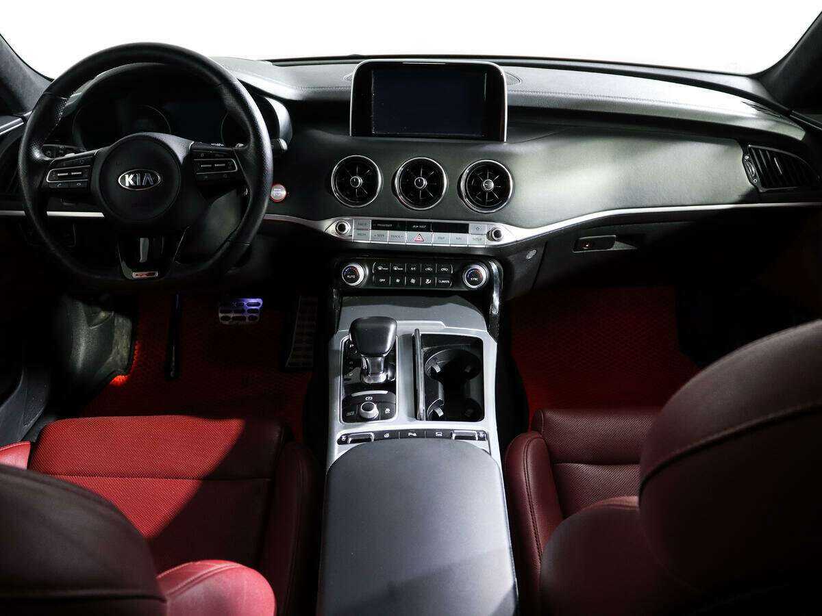 Kia Stinger, 2018 Фото №12