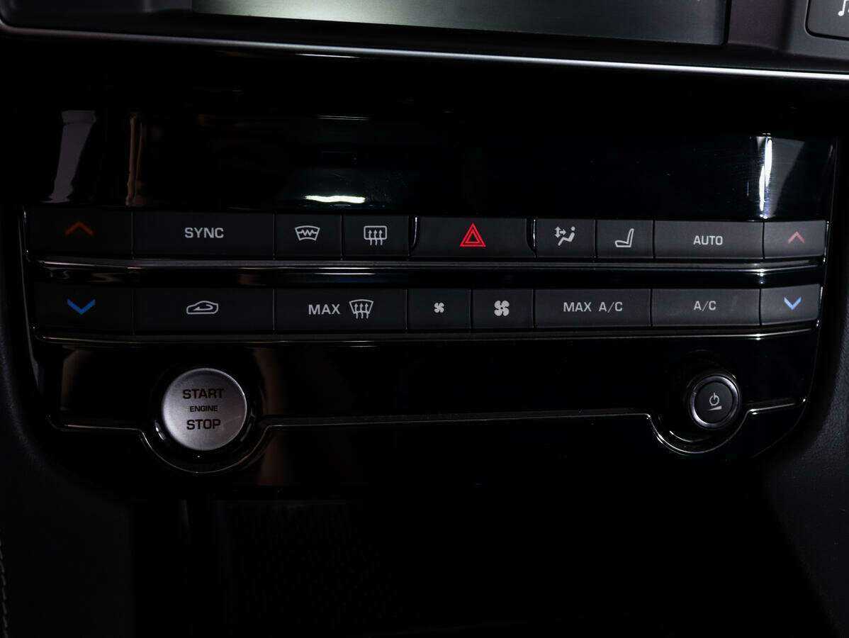 Jaguar F-Pace, 2016 Фото №25