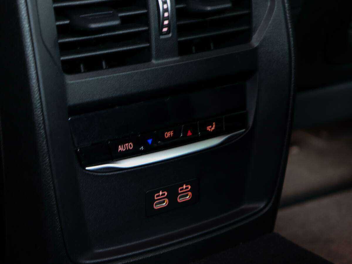 BMW 3 серии 320i xDrive, 2020 Фото №16