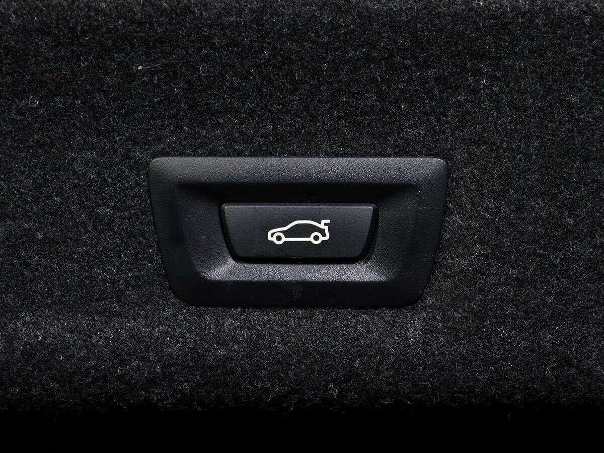 BMW 3 серии 320i xDrive, 2020 Фото №17