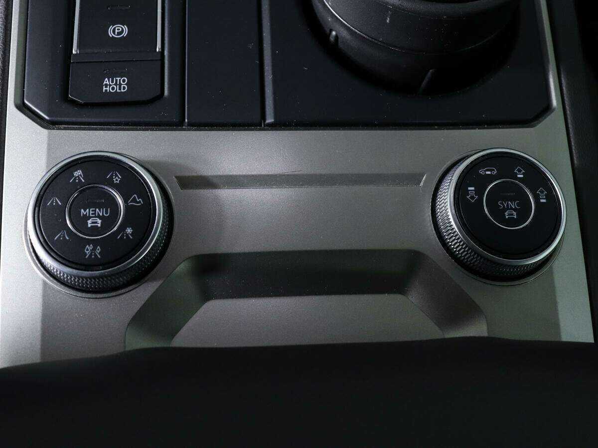 Volkswagen Touareg, 2018 Фото №26