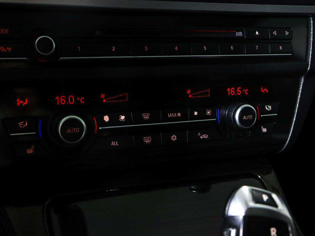 BMW 5 серии 523i, 2011 Фото №17