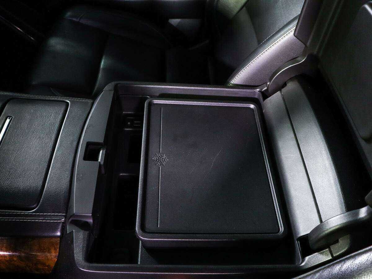 Chevrolet Tahoe, 2016 Фото №21