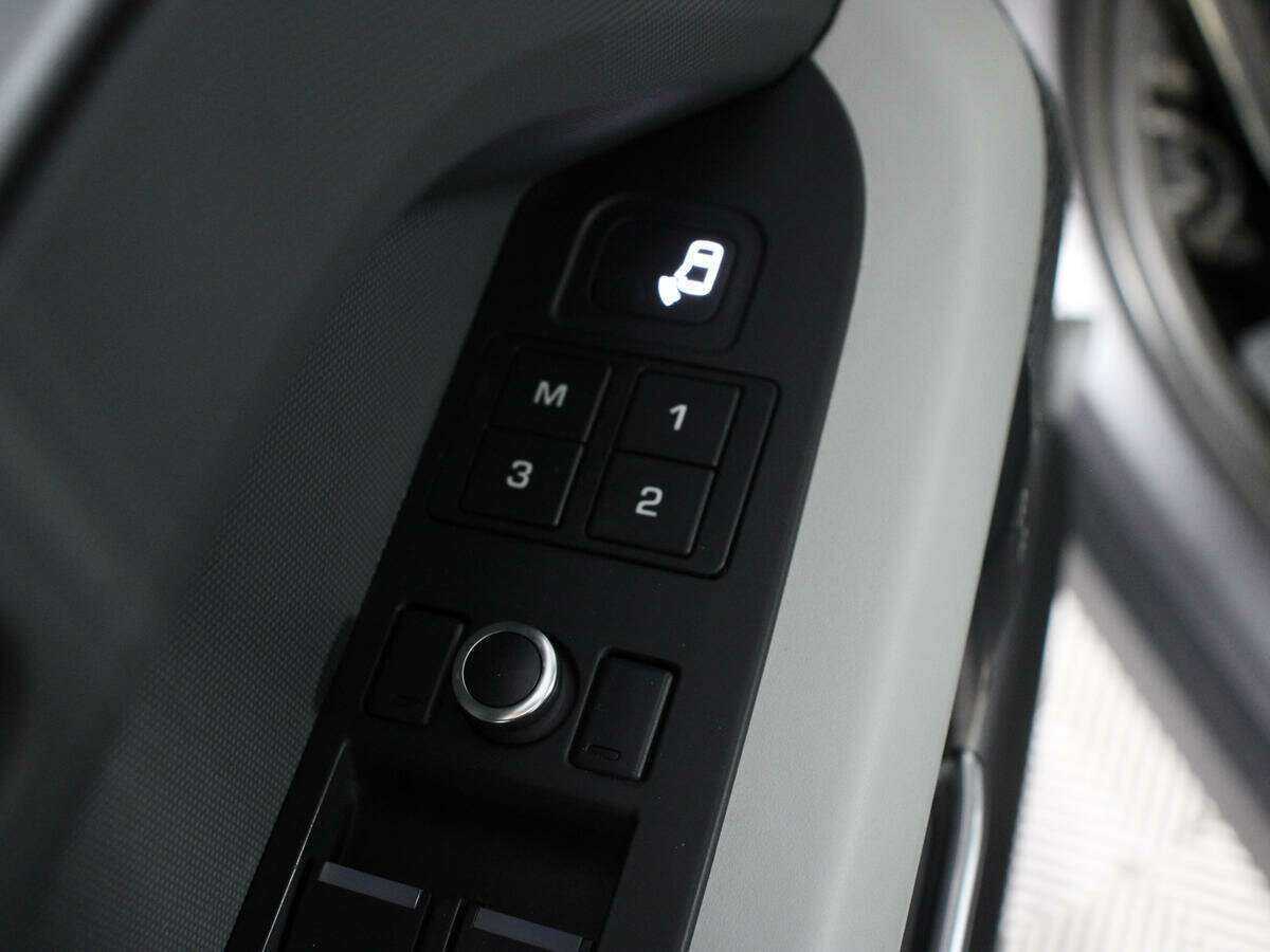 Land Rover Defender 110, 2020 Фото №21