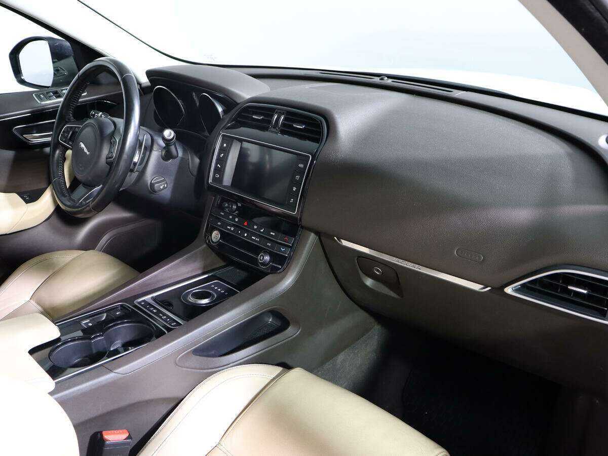Jaguar F-Pace, 2017 Фото №9