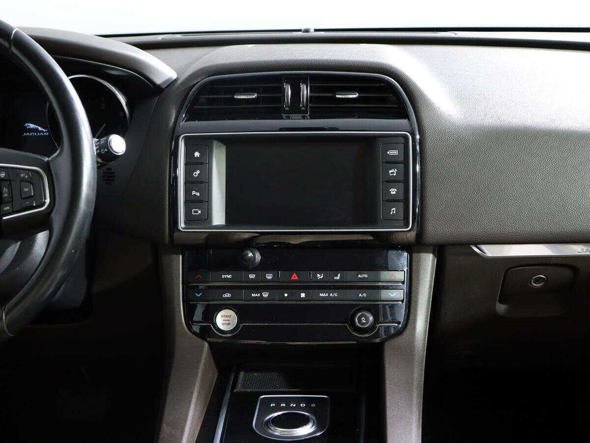 Jaguar F-Pace, 2017 Фото №13