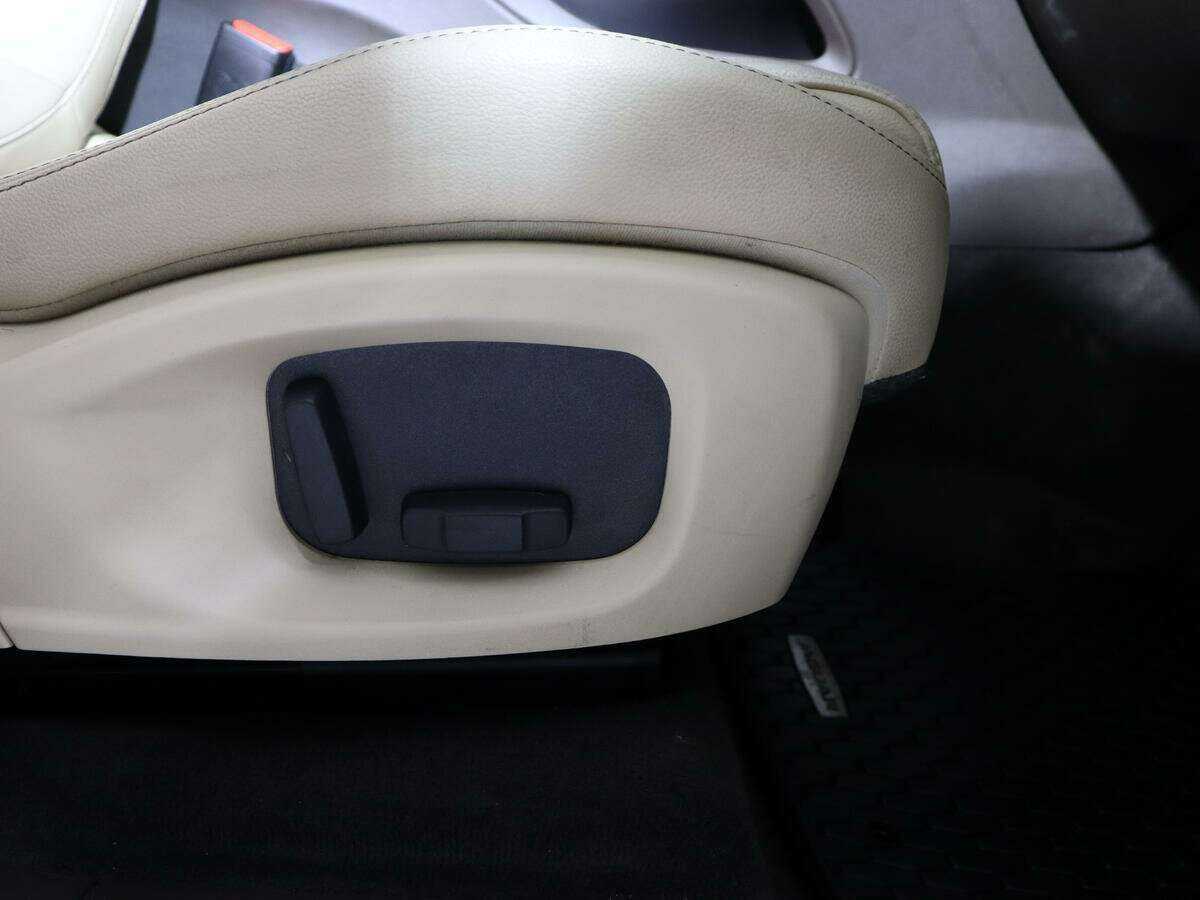 Jaguar F-Pace, 2017 Фото №17