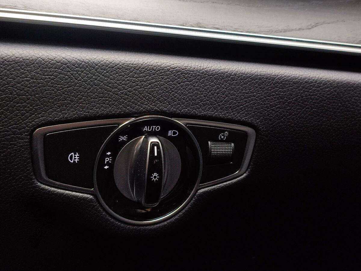 Mercedes-Benz E-Класс 200, 2020 Фото №12