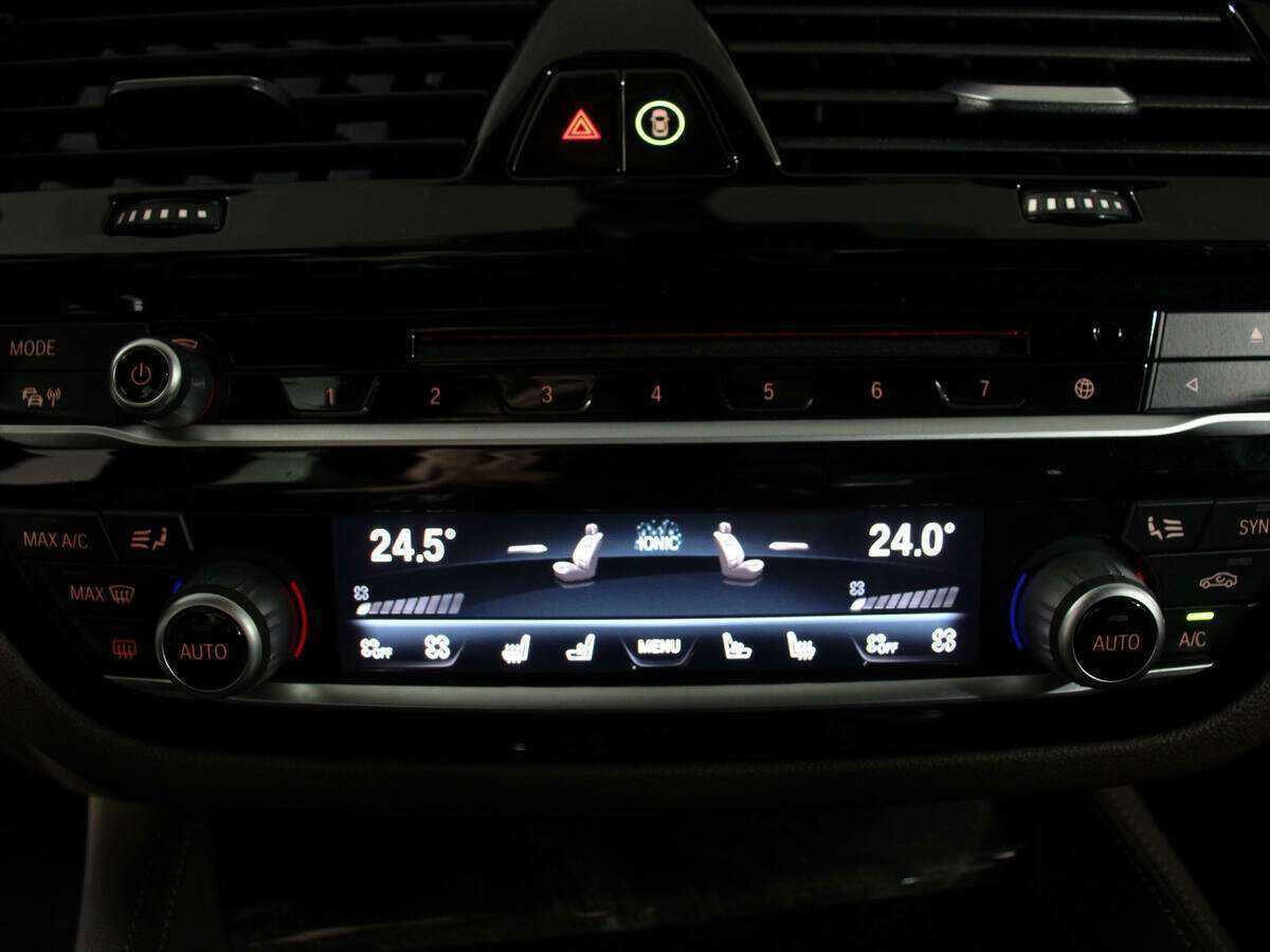 BMW 5 серии M550d xDrive, 2019 Фото №25