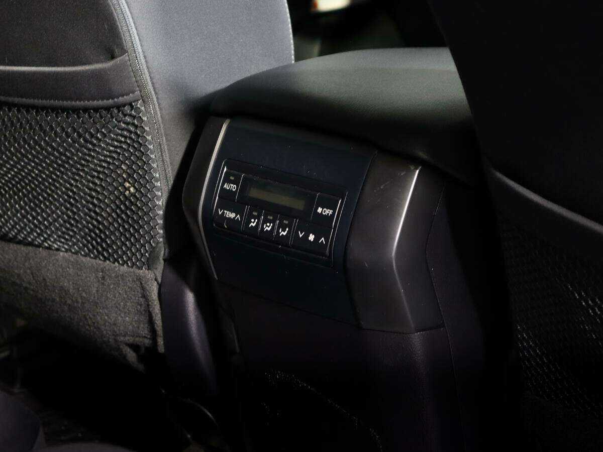 Toyota Land Cruiser Prado, 2019 Фото №15