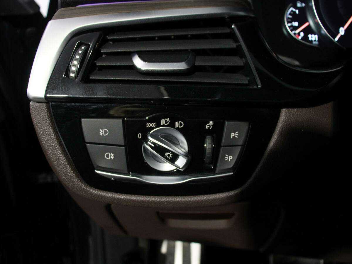 BMW 5 серии 540i xDrive, 2017 Фото №14