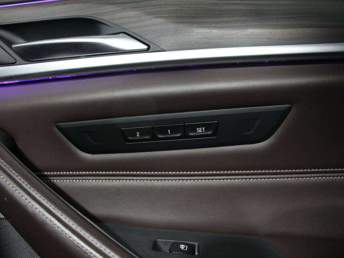 BMW 5 серии 540i xDrive, 2017 Фото №20