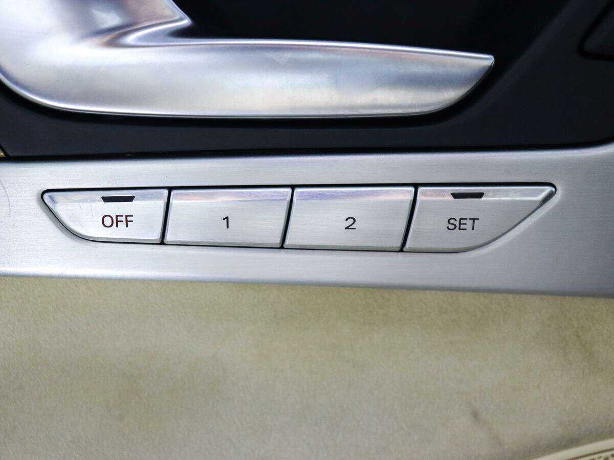 Audi A8, 2010 Фото №16