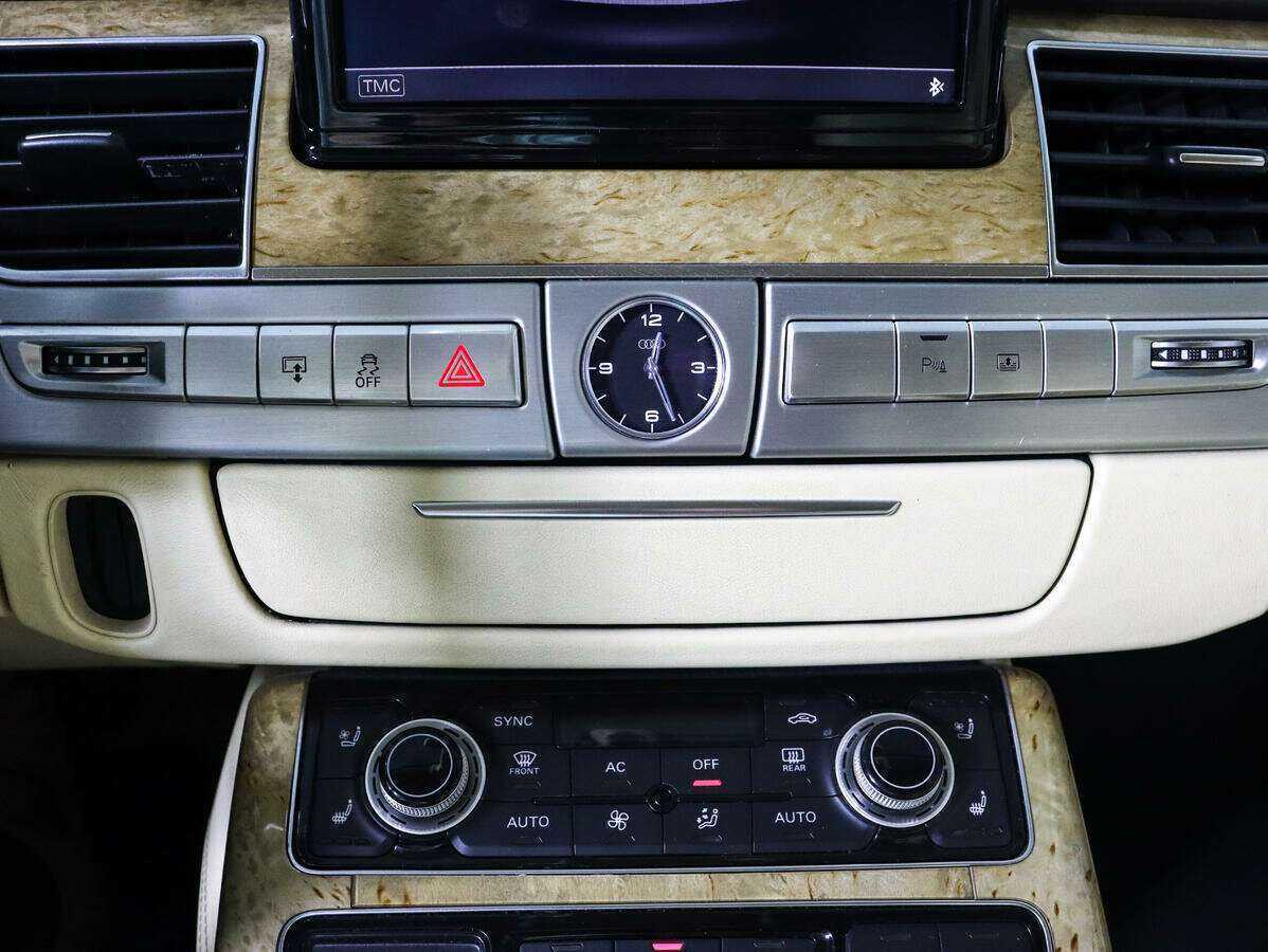 Audi A8, 2010 Фото №18