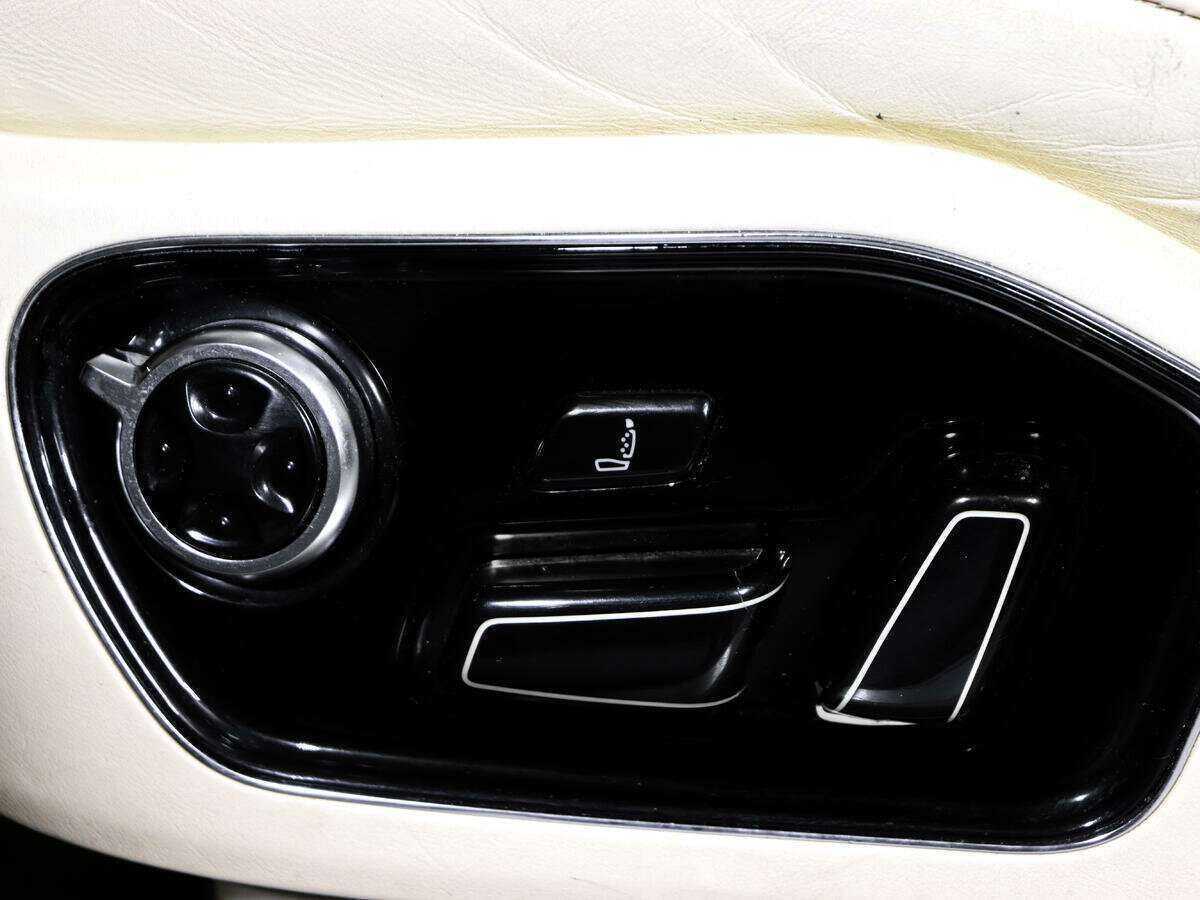 Audi A8, 2010 Фото №22