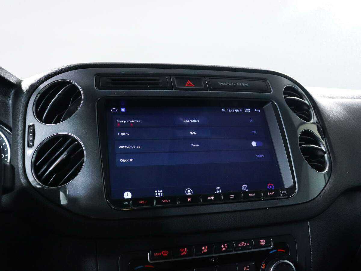 Volkswagen Tiguan, 2011 Фото №12