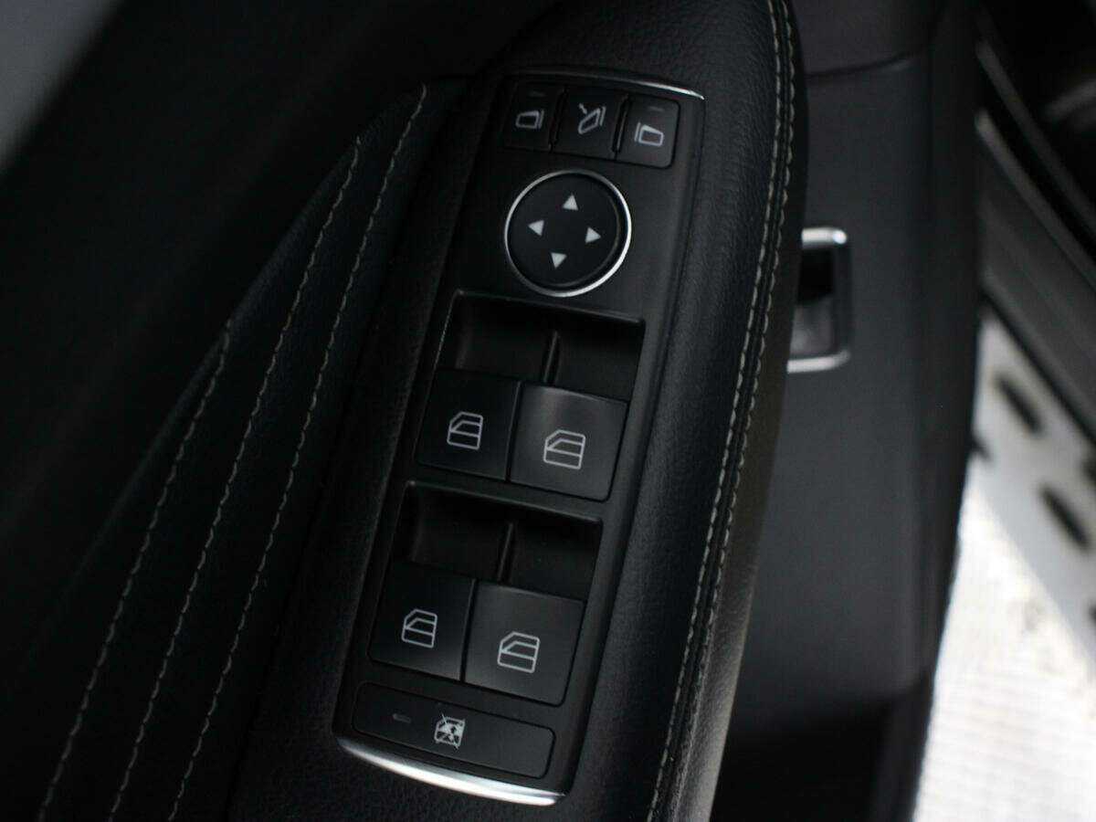 Mercedes-Benz M-Класс 350 CDI, 2011 Фото №17