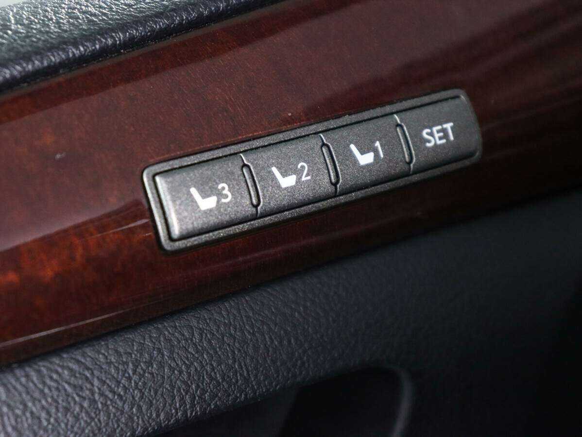 Lexus LX 570, 2012 Фото №21