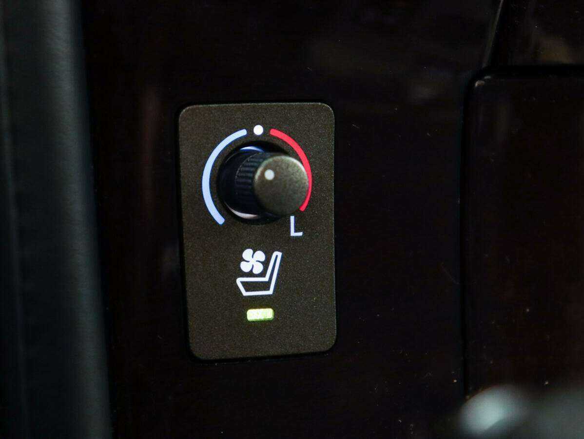 Lexus LX 570, 2012 Фото №27