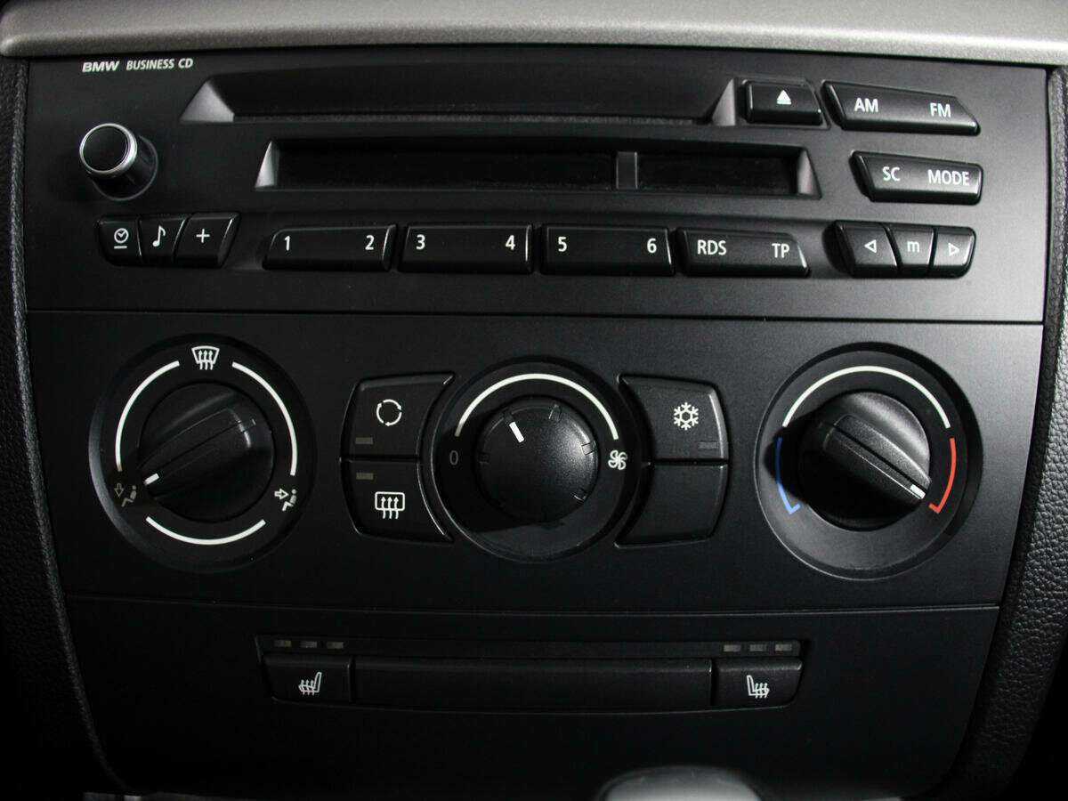 BMW 1 серии 116i, 2010 Фото №16