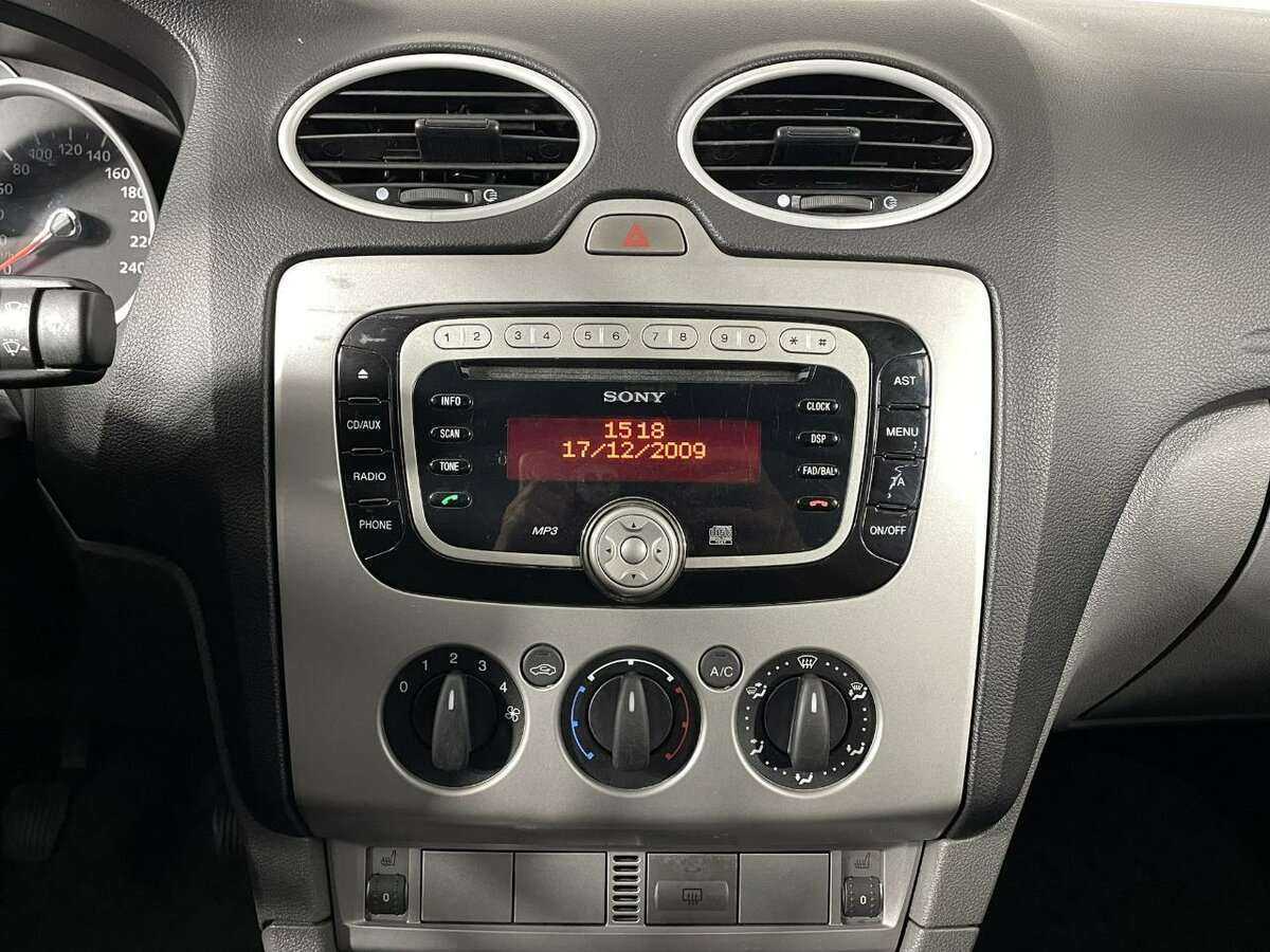 Ford Focus, 2010 Фото №12