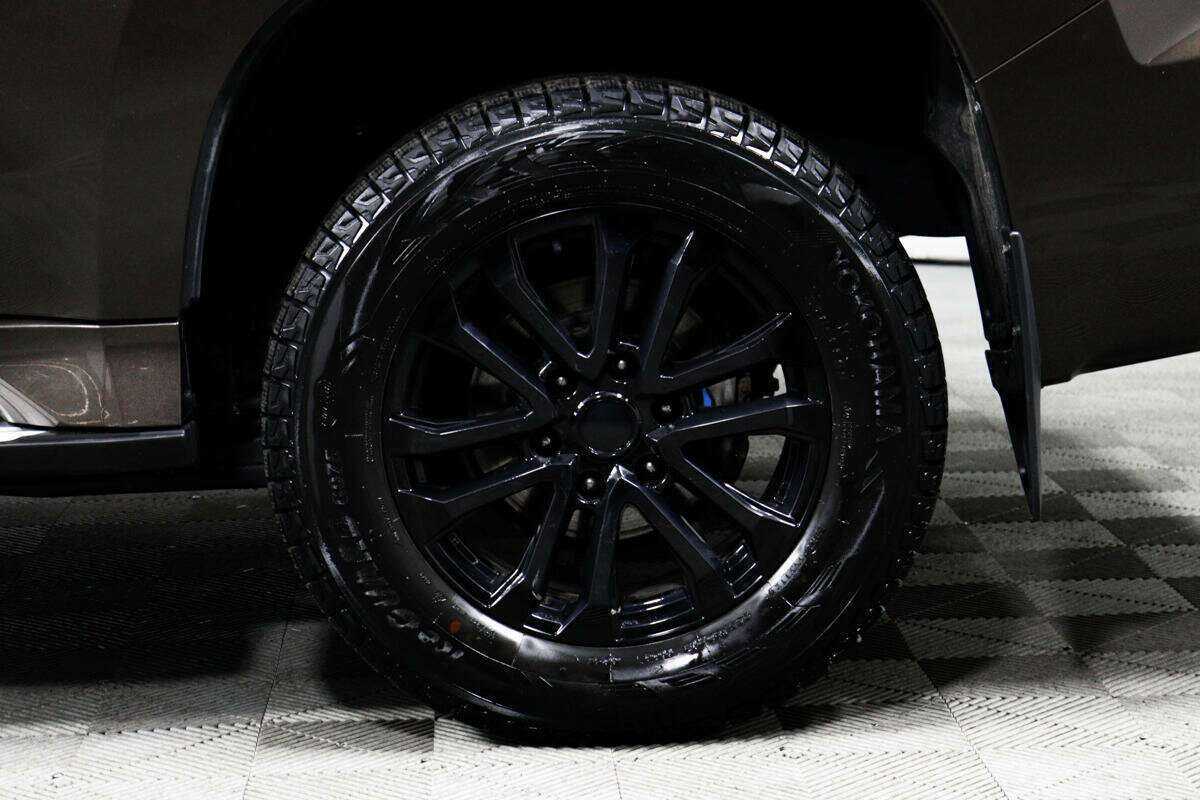 Mitsubishi Montero Sport, 2022 Фото №14