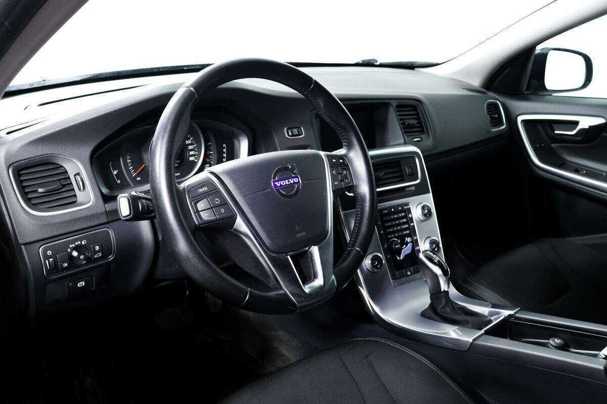Volvo V60 Cross Country, 2018 Фото №12