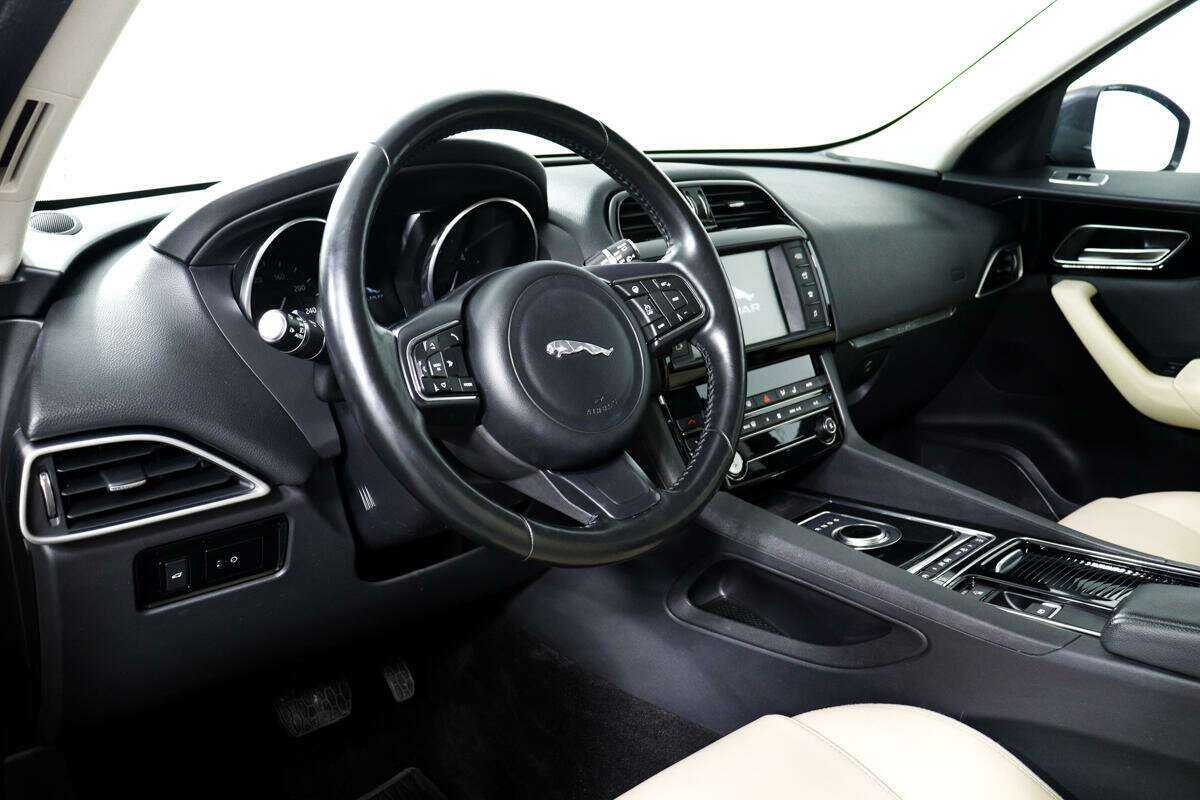 Jaguar F-Pace, 2017 Фото №13