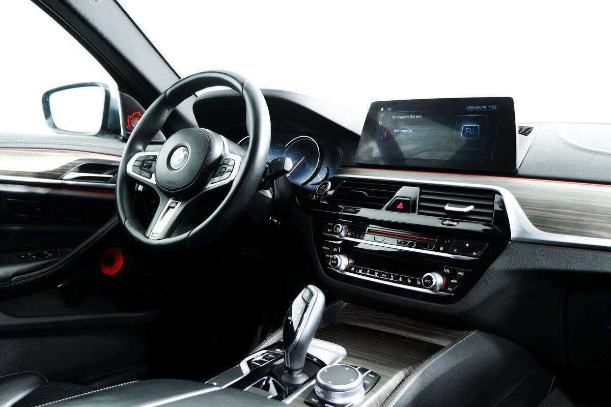 BMW 5 серии 540i xDrive, 2017 Фото №9