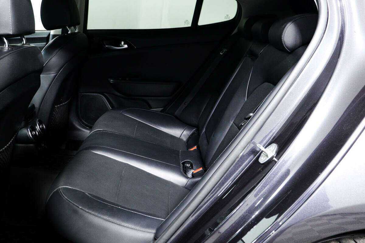 Kia Stinger, 2018 Фото №12