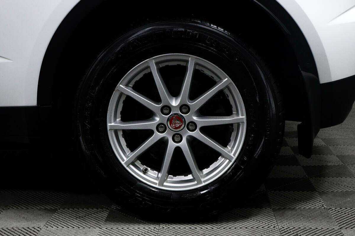 Jaguar E-Pace, 2018 Фото №14