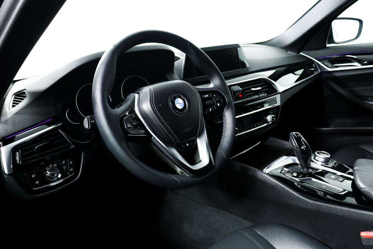 BMW 5 серии 520i, 2017 Фото №13
