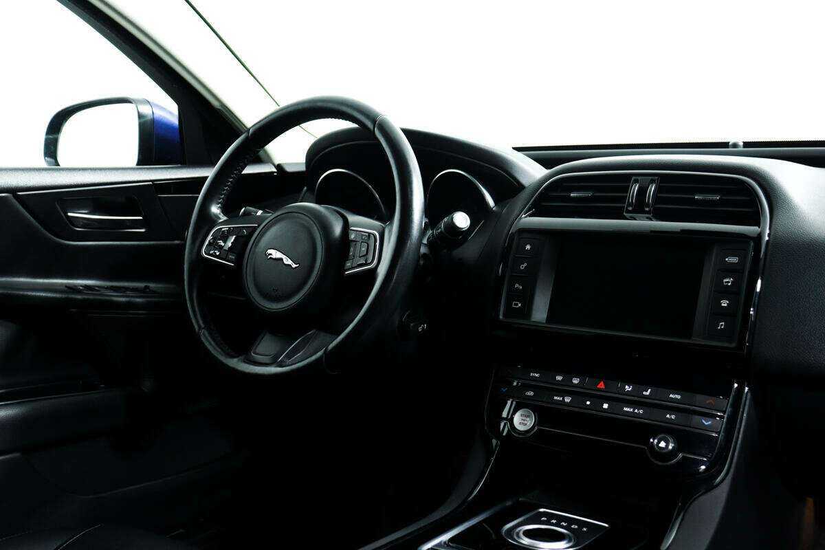 Jaguar XE, 2015 Фото №9